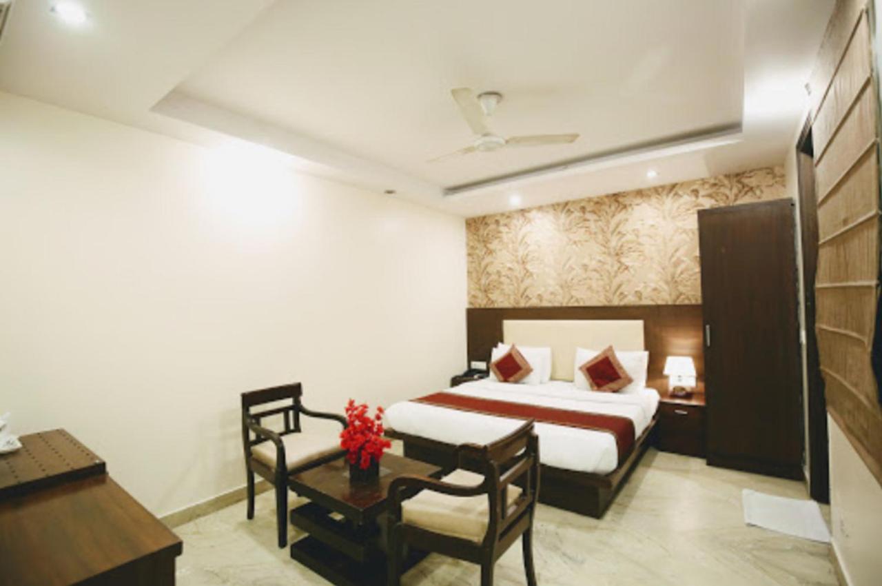 Hotel Paradise Inn-A Boutique Hotel Delhi ニューデリー エクステリア 写真